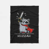 Huzzah Raccoon Knight Funny Sword Meme Zitat Fleecedecke (Vorderseite)