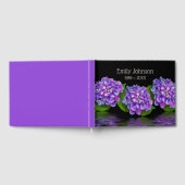 Hydrangea-Blume im Schwarzen Gedenkbuch Gästebuch (Voll)