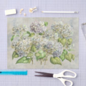Hydrangea-Blumenlavendel auf grauem Vintagem Seidenpapier (Handwerk)