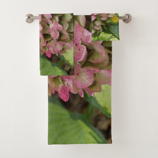 Hydrangea Blüte im Herbst mit Golden Hosta Blätter Badhandtuch Set (Insitu)