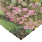 Hydrangea Blüte im Herbst mit Golden Hosta Blätter Kurzer Tischläufer (Ecke)