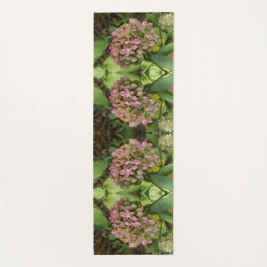 Hydrangea Blüte im Herbst mit Golden Hosta Blätter Yogamatte (Rückseite)