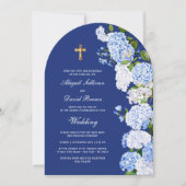 Hydrangea-Bogen bei blauer religiöser Hochzeit Einladung (Vorderseite)
