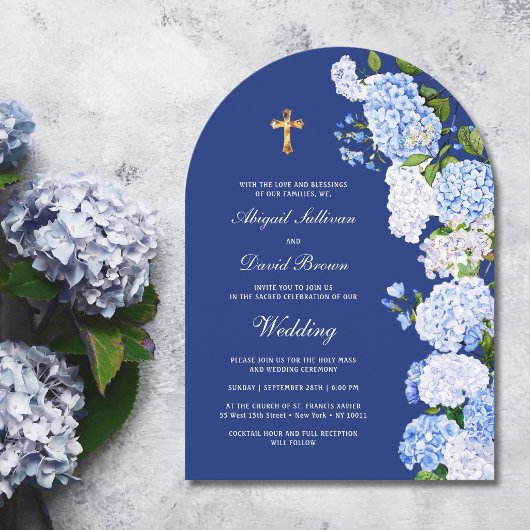 Hydrangea-Bogen bei blauer religiöser Hochzeit Einladung