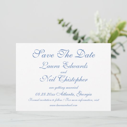 Hydrangea Dusty Blue Floral Moderne Hochzeit Save The Date (Stehend Vorderseite)