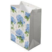 Hydrangea Floral Gift Bag | Elegant Blue Botanical Mittlere Geschenktüte (Vorderseite Schrägansicht)