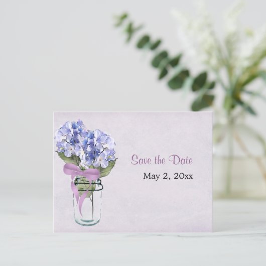 Hydrangea in einem Mason Jar - Save the Date Postk Ankündigungspostkarte (Stehend Vorderseite)