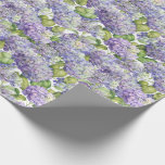 Hydrangea-lila mit Blumenmuster Geschenkpapier<br><div class="desc">Dieses Blumenverpackungspapier kennzeichnet romantischen Lavendel und lila Hydrangea-Blumen. Vervollkommnen Sie für Hochzeitsgeschenkverpackung oder für Handwerksprojekte einschließlich decoupage. Entworfen durch weltberühmtes Künstler ©Tim Coffey.</div>