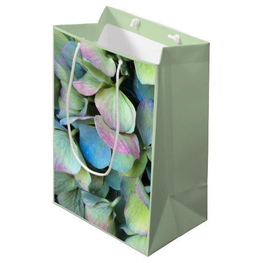 HYDRANGEA mehrfarbige Blätter — Mittlere Geschenktüte (Vorderseite Schrägansicht)