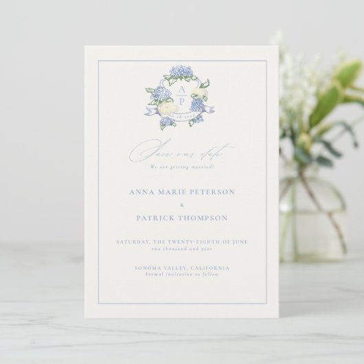 Hydrangea Wappen Periwinkle Blue Elegante Hochzeit Save The Date (Stehend Vorderseite)
