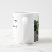 Hydrangeas an der Ecke - Martha's Vineyard Jumbo-Tasse (Rückseite)