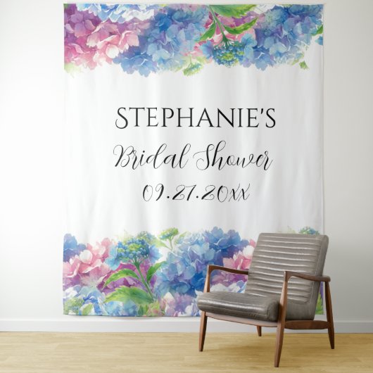 Hydrangeas Blue Floral Brautparty Foto Booth Wandteppich (Beispiel)