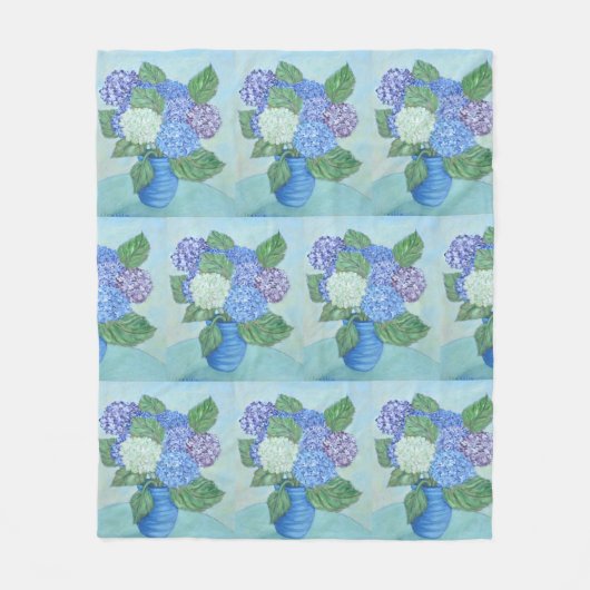 Hydrangeas in einer Vase Fleecedecke (Vorderseite)