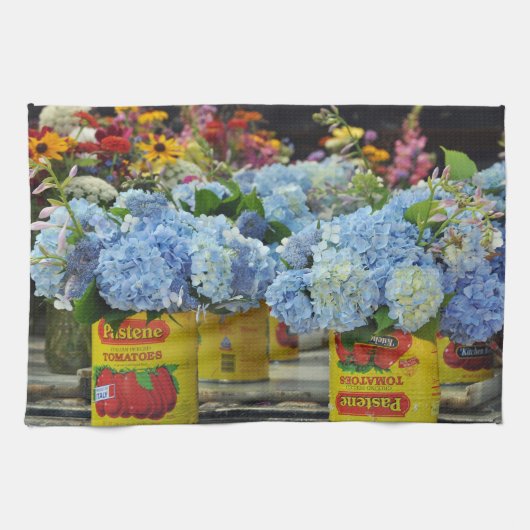 Hydrangeas und frische Blume in Tomatenkonserven Küchentuch (Horizontal)