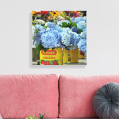 Hydrangeas und frische Blume in Tomatenkonserven Leinwanddruck (Insitu (Wohnzimmer))