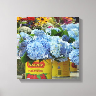 Hydrangeas und frische Blume in Tomatenkonserven Leinwanddruck