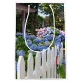 Hydrangeas und Picket Fence - Martha's Vineyard Mittlere Geschenktüte (Vorderseite)