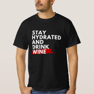 Hydriert bleibe und T - Shirt Wein trinken