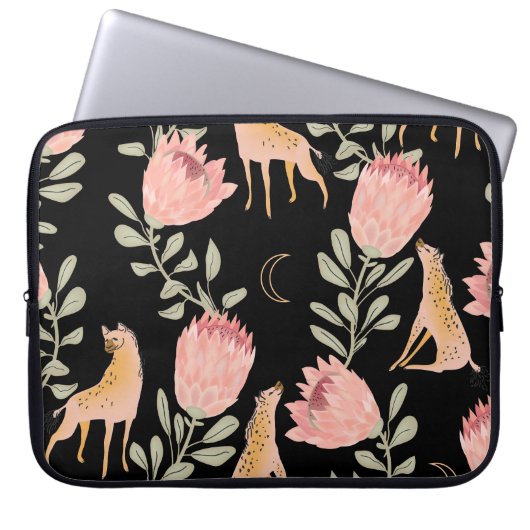 Hyena & Protea: Dunkles Vintages Muster Laptopschutzhülle (Vorderseite)
