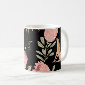 Hyena & Protea: Schwarzer Hintergrund Nahtlos Kaffeetasse (VorderseiteRechts)