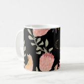Hyena & Protea: Schwarzer Hintergrund Nahtlos Kaffeetasse (Vorderseite Links)