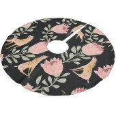 Hyena & Protea: Schwarzer Hintergrund Nahtlos Polyester Weihnachtsbaumdecke (Schrägansicht)