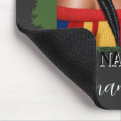 Hyper realistische kurvige schwarze Frau, schwarze Mousepad (Ecke)