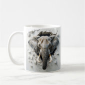 Hyper-Realistisches Elefant, das aus gebrochener W Kaffeetasse (Links)