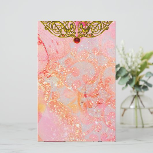 HYPER VALENTINE / GOLD CELTIC HERART Ruby Pink Briefpapier (Stehend Vorderseite)