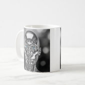 Hypnitischer Roboter mit Chromaugen Kaffeetasse (Vorderseite Links)