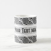 Hypnose-Muster Schwarz-weiß + Ihr Text Kaffeetasse (Mittel)
