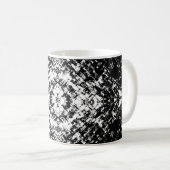 Hypnotische Abstrakte Schwarz-Weiß-Moderne Kunst Kaffeetasse (VorderseiteRechts)