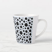 Hypnotische schwarze Kreise Milchtasse (Rechts)