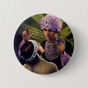 Hypnotist hypnotizes die junge Vintage Frau…! Button
