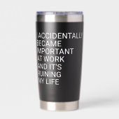 I Accidentally Became Important At Work Co-workers Thermobecher (Rückseite)