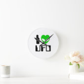 I Alien Heart UFO Runde Wanduhr (Zuhause)