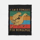 I Am A Conduit For Nonsense Capybara Goose Fleecedecke (Vorderseite)