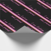 I am Leasbian and Proud | Lesbian Flag on Black Geschenkpapier (Ecke)
