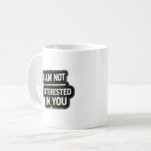 I Am Not Interested In You Text – Bold Attitude Kaffeetasse (Vorderseite Links)