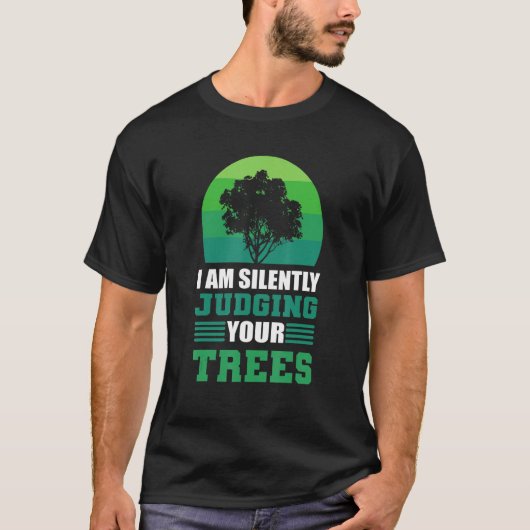 I Am Silently Judging Your Trees  Lumberjack Arbor T-Shirt (Vorderseite)