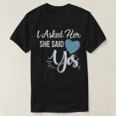 I Asked Her & She Said Yes Romantic Paare eingeste T-Shirt (Design vorne)