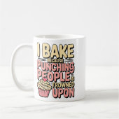 I Bake Because Punching People Is Frowned Un Baker Kaffeetasse (Links)