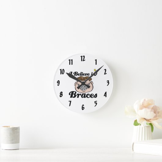 i believe in braces runde wanduhr (Zuhause)