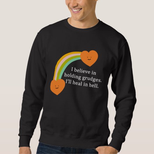 I Believe In Holding Grudges Rainbow Heart Sweatshirt (Vorderseite)