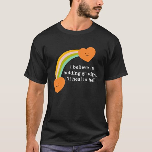 I Believe In Holding Grudges Rainbow Heart T-Shirt (Vorderseite)