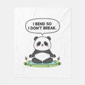 “I Bend So I Don’t Break” panda design Fleecedecke (Vorderseite)