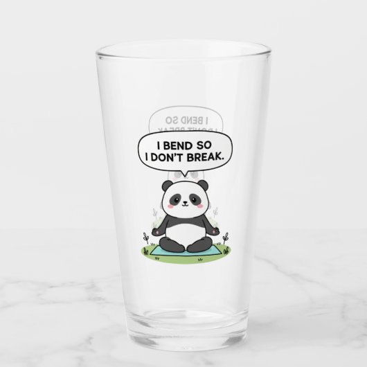 “I Bend So I Don’t Break” panda design Glas (Vorderseite)