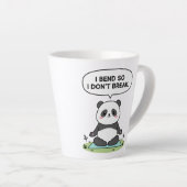 “I Bend So I Don’t Break” panda design Milchtasse (Rechte Ecke)