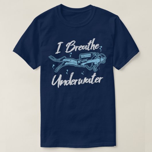I Breathe Underwater Funny Scuba Diving T-Shirt (Design vorne)