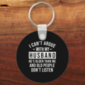 I Can't Argue With My Husband He's Older Than Me F Schlüsselanhänger (Vorderseite)